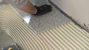 lát nền nhà đúng cách - Mẹo ngâm nước trước khi lát