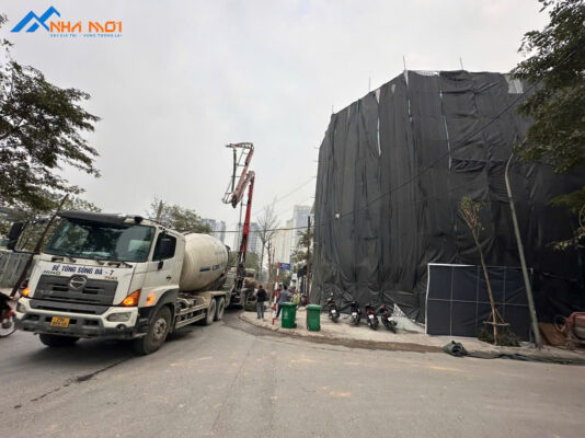 Chất lượng bê tông khi xây nhà ở dân dụng - Tiêu chuẩn độ sụt bê tông 4 Chất lượng bê tông khi xây nhà trọn gói cần được giám sát kỹ lưỡng. Hình ảnh: Công trình Liền kề Đại Kim, Hoàng Mai, HN
