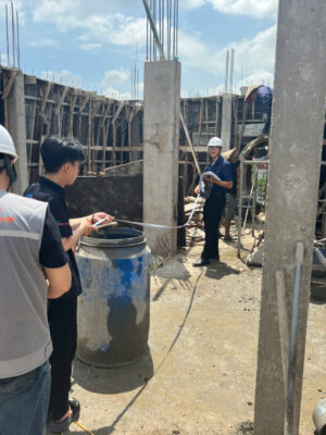 KTS Nhà Mới kiểm tra thi công tầng mái