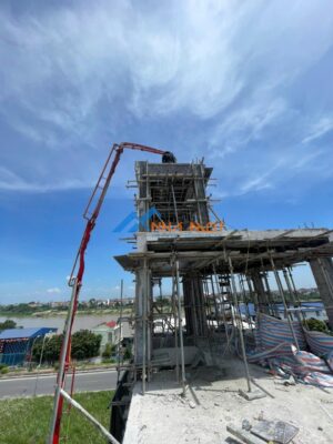 Đổ bê tông mái nhà phố hiện đại 5 tầng 1 tum tại Ngọc Thuy, Long Biên Đổ bê tông mái nhà phố hiện đại 5 tầng 1 tum tại Ngọc Thuy, Long Biên