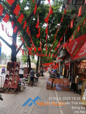 Đường phố nội thành trung tâm, khó khăn trong tập kết vật liệu để cải tạo nhà phố