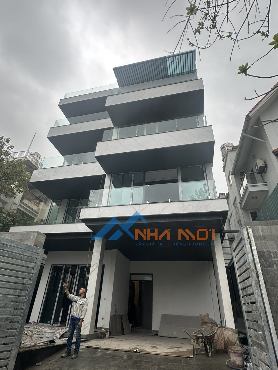 nhà phố 4 tầng hiện đại Cầu Giấy do Nhà Mới cải tạo 5